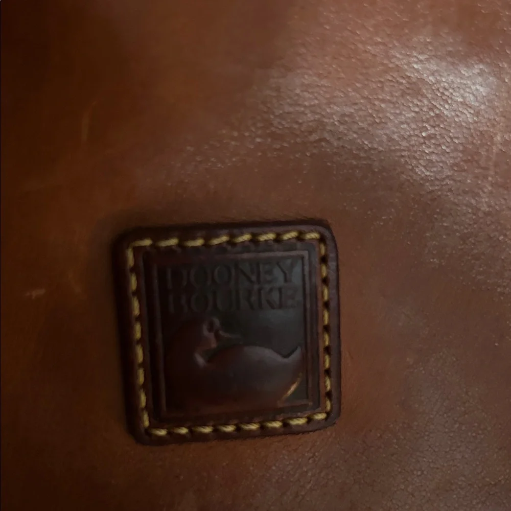 Classic Tan Leather Crossbody Bag - Picture 2 of 13